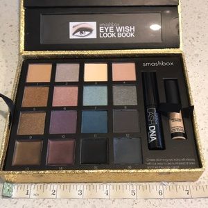 Smash Box “Look Book” Eye Shadow Palette 🎨